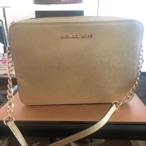 Authentic MICHAEL Michael Kors Jet Set Pale Gold.